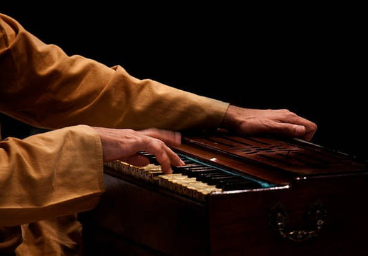 A Deep Dive into Choosing the Perfect Harmonium or Shrutibox - OLD INDIAN CRAFTS